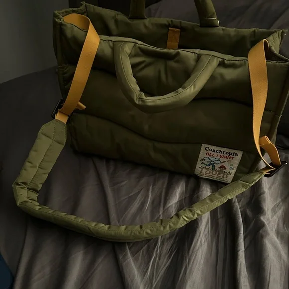 Coachtopia Olive Green Quilted Tote Bag - Picture 4 of 6